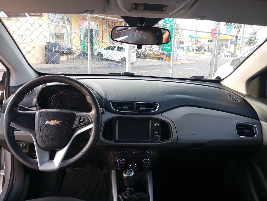 CHEVROLET Onix Hatch - Foto