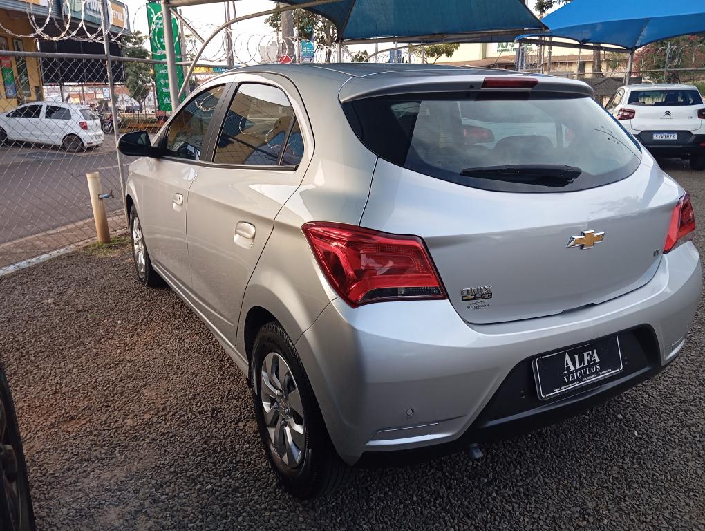 CHEVROLET Onix Hatch - Foto