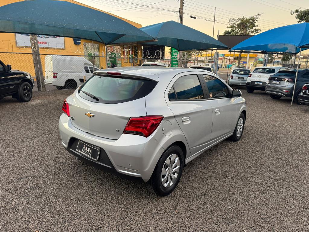 CHEVROLET Onix Hatch - Foto