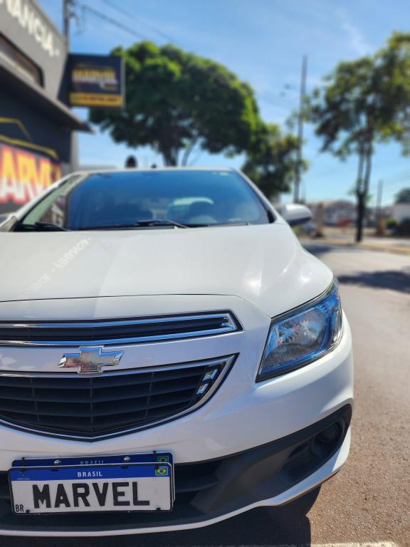 CHEVROLET Onix Hatch - Foto