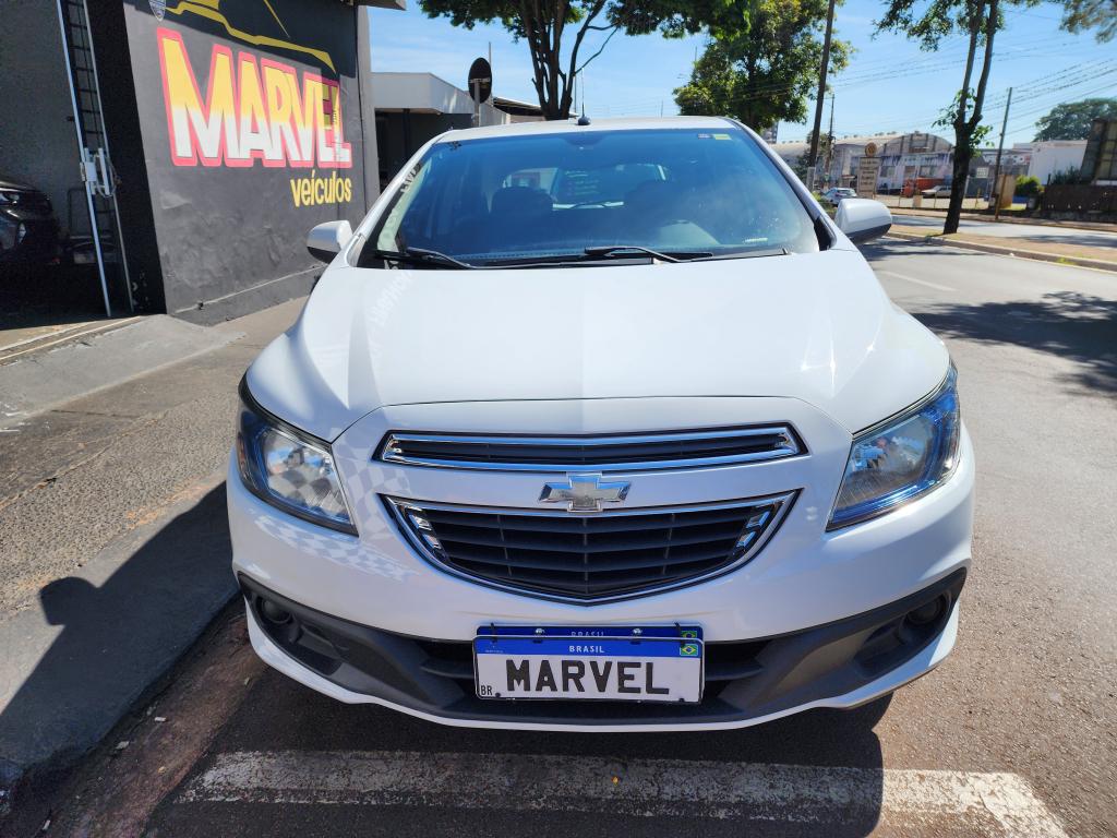 CHEVROLET Onix Hatch - Foto