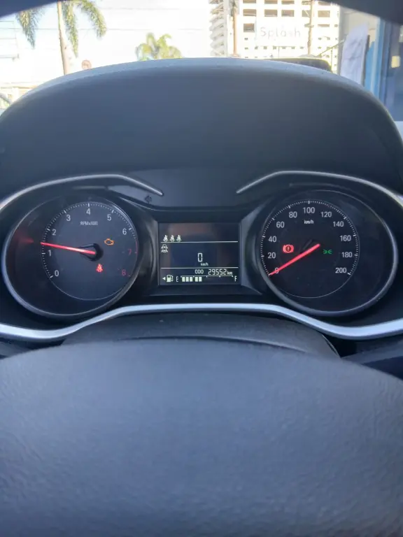 CHEVROLET Onix Hatch - Foto