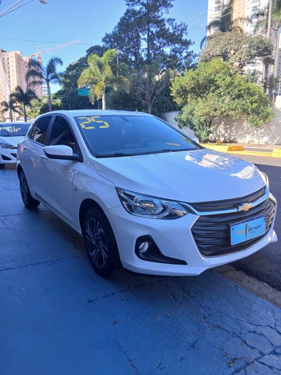 CHEVROLET Onix Hatch - Foto