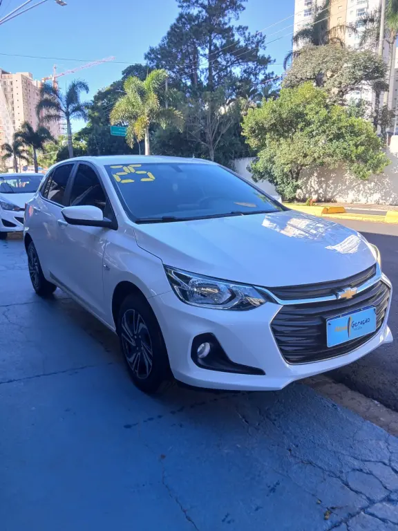 CHEVROLET Onix Hatch - Foto