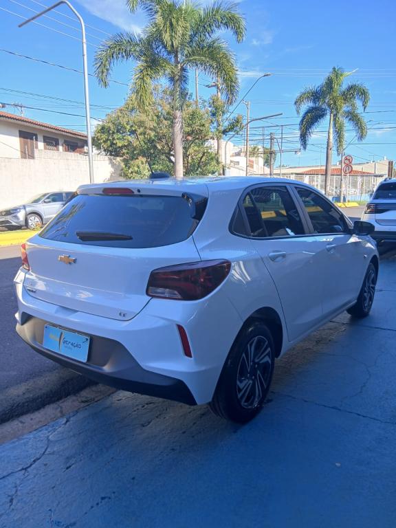 CHEVROLET Onix Hatch - Foto