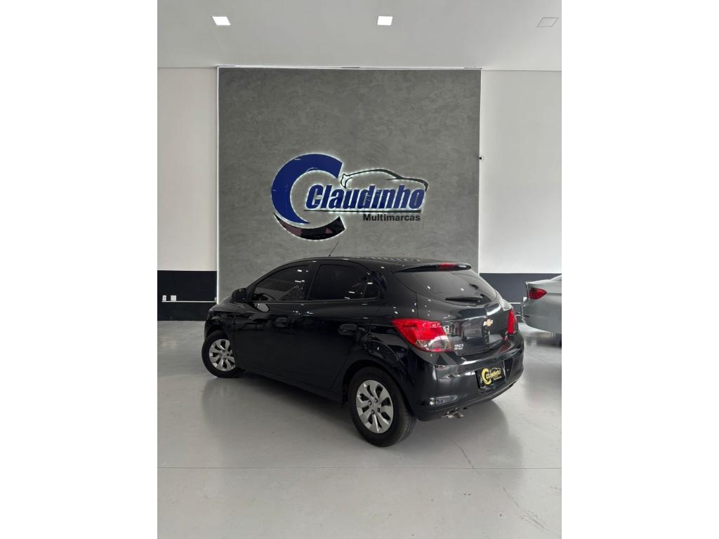 CHEVROLET Onix Hatch - Foto