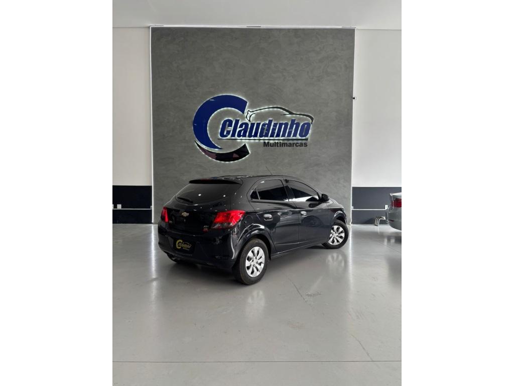 CHEVROLET Onix Hatch - Foto