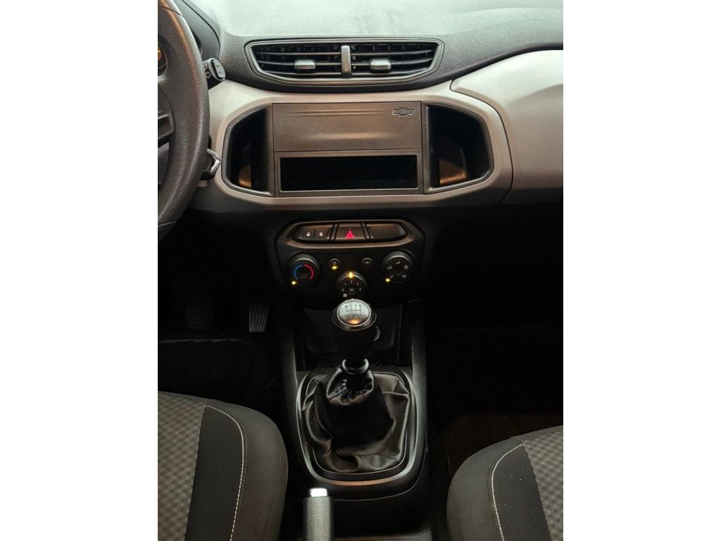 CHEVROLET Onix Hatch - Foto