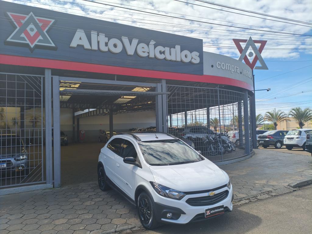 CHEVROLET Onix Hatch - Foto