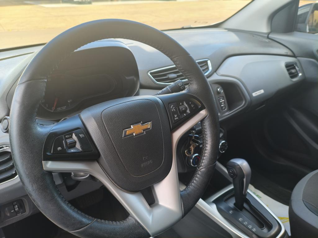 CHEVROLET Onix Hatch - Foto