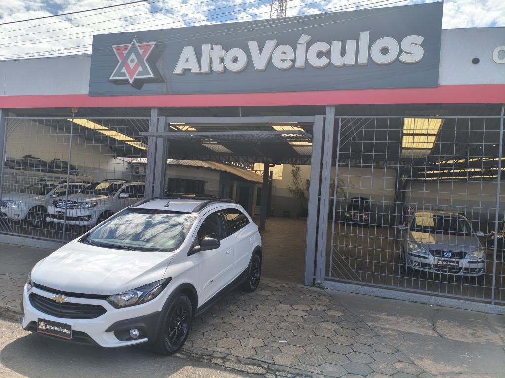 CHEVROLET Onix Hatch - Foto