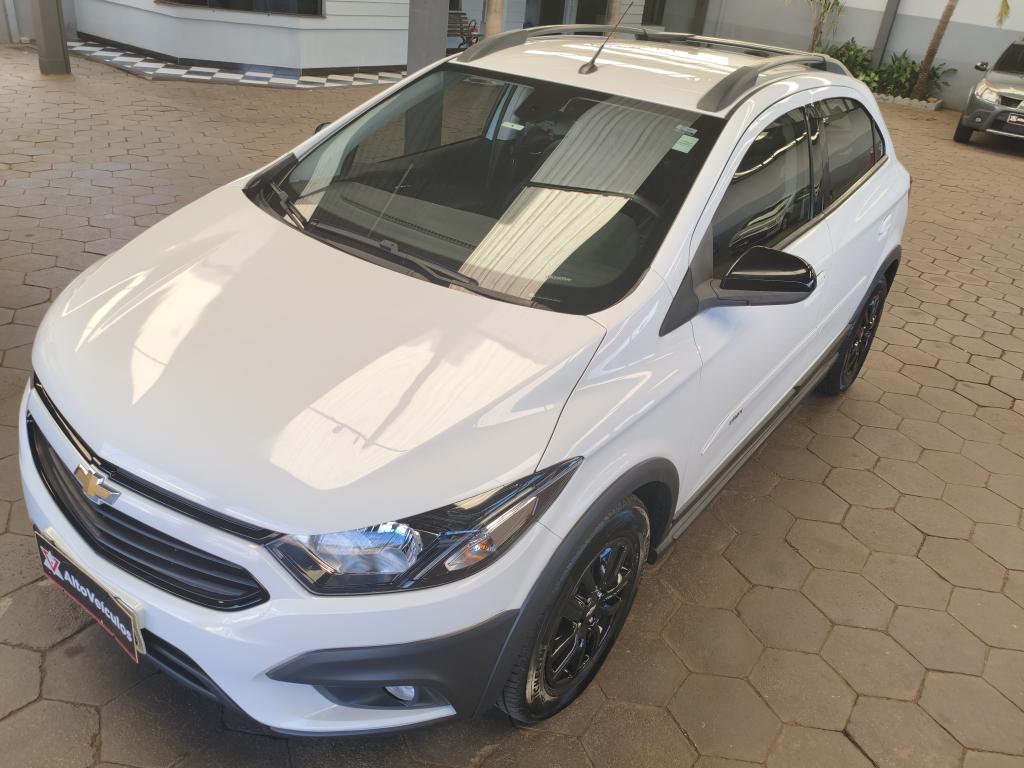 CHEVROLET Onix Hatch - Foto