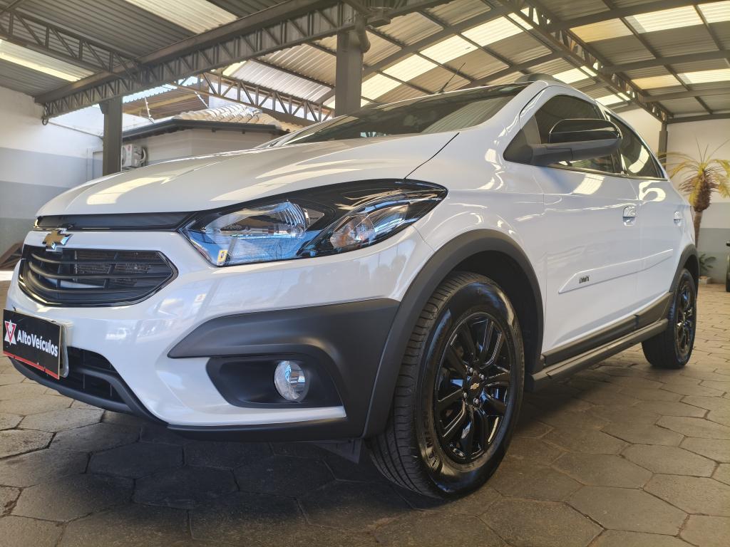 CHEVROLET Onix Hatch - Foto