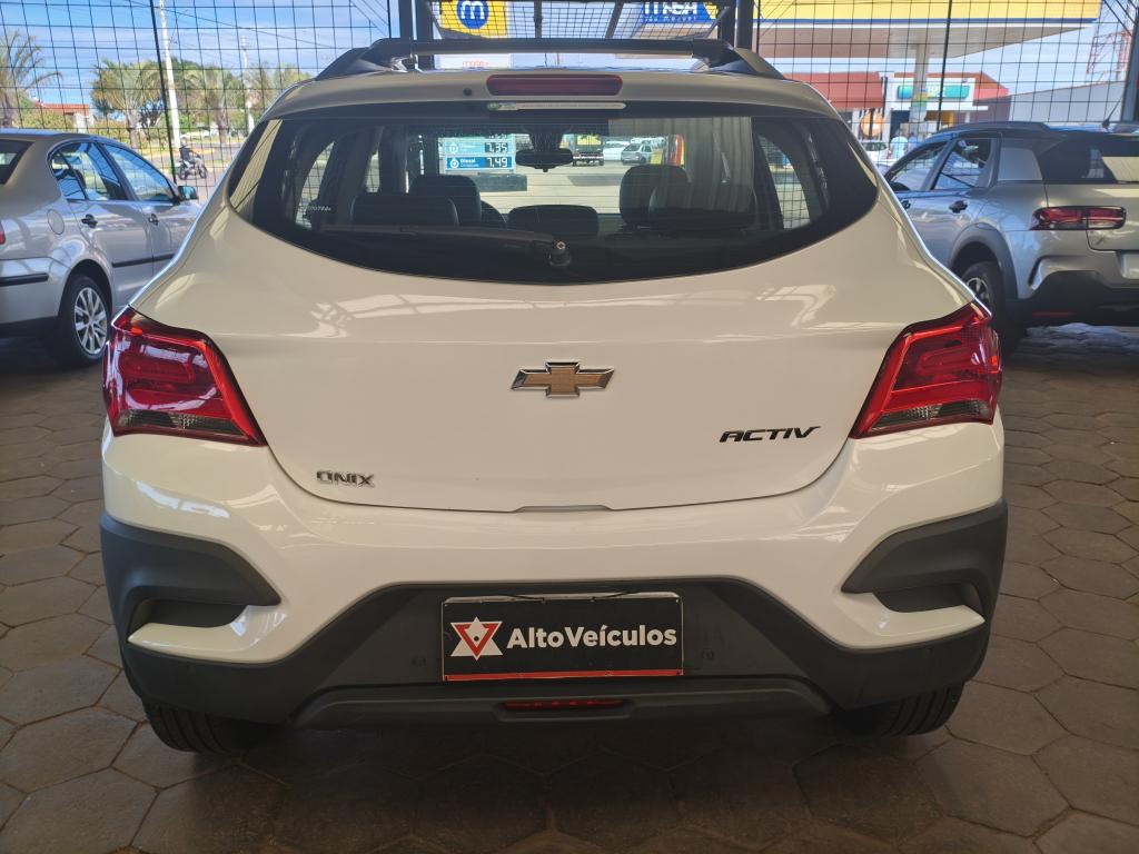 CHEVROLET Onix Hatch - Foto