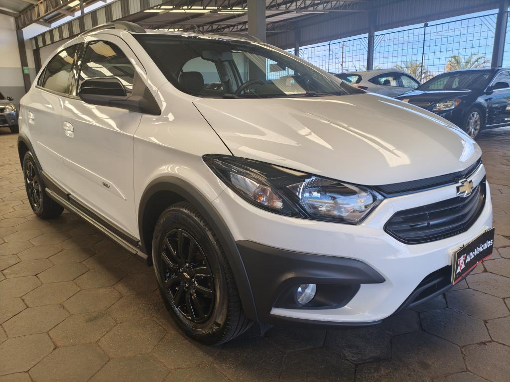 CHEVROLET Onix Hatch - Foto
