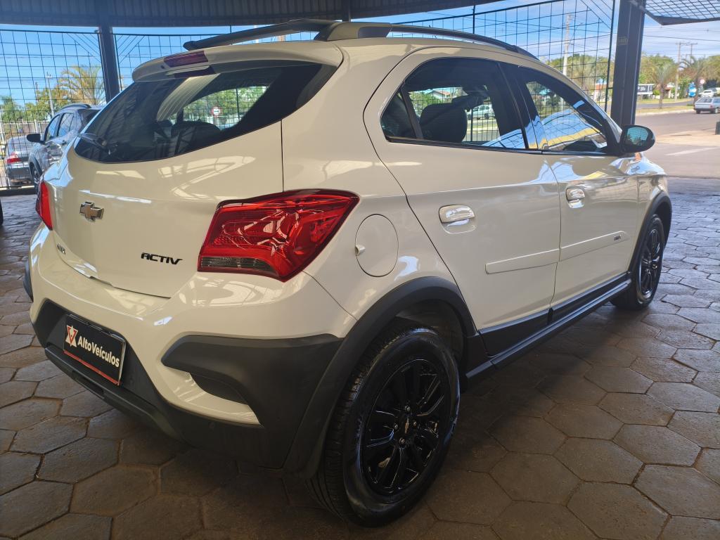 CHEVROLET Onix Hatch - Foto