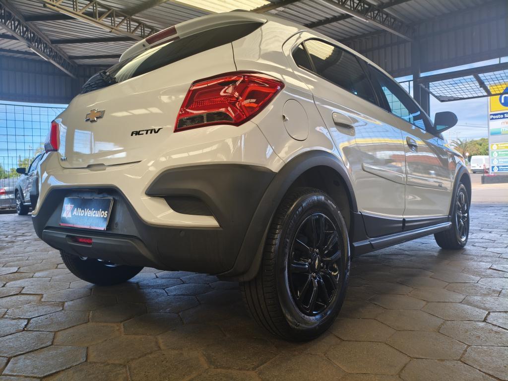 CHEVROLET Onix Hatch - Foto