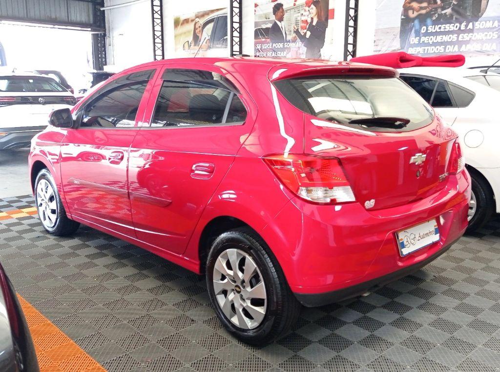 CHEVROLET Onix Hatch - Foto