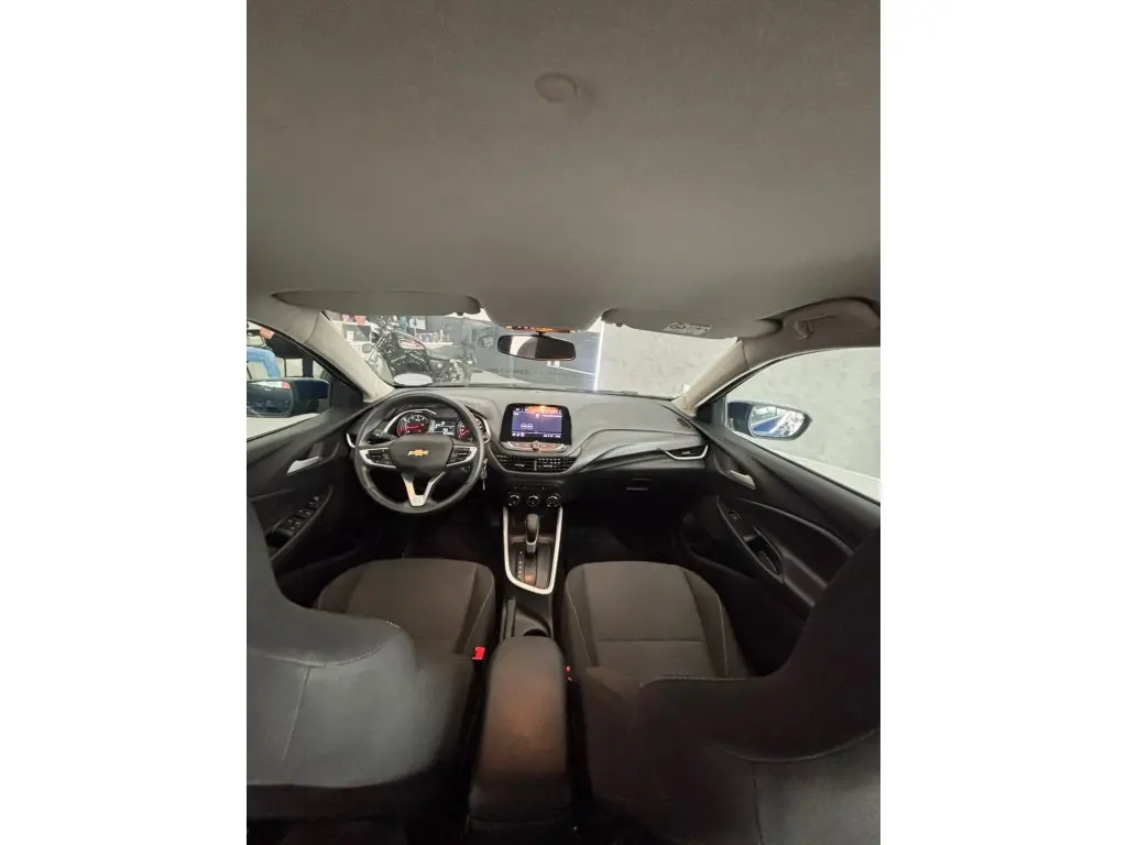 CHEVROLET Onix Hatch - Foto