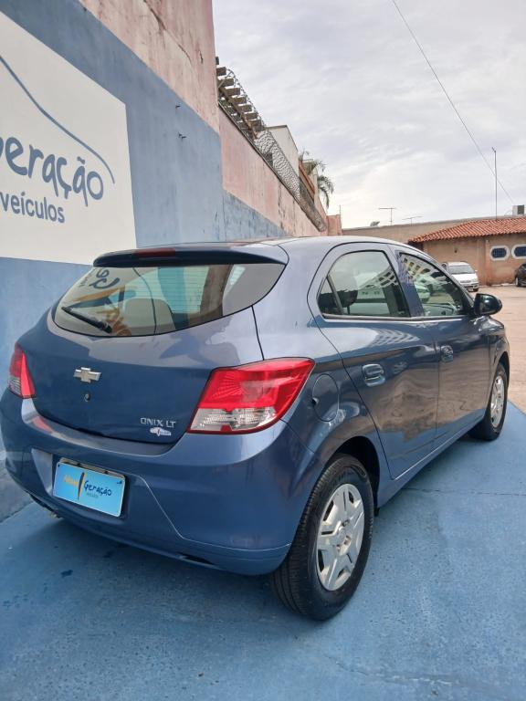 CHEVROLET Onix Hatch - Foto