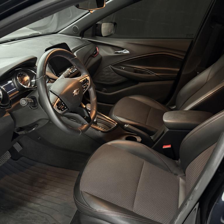 CHEVROLET Onix Hatch - Foto