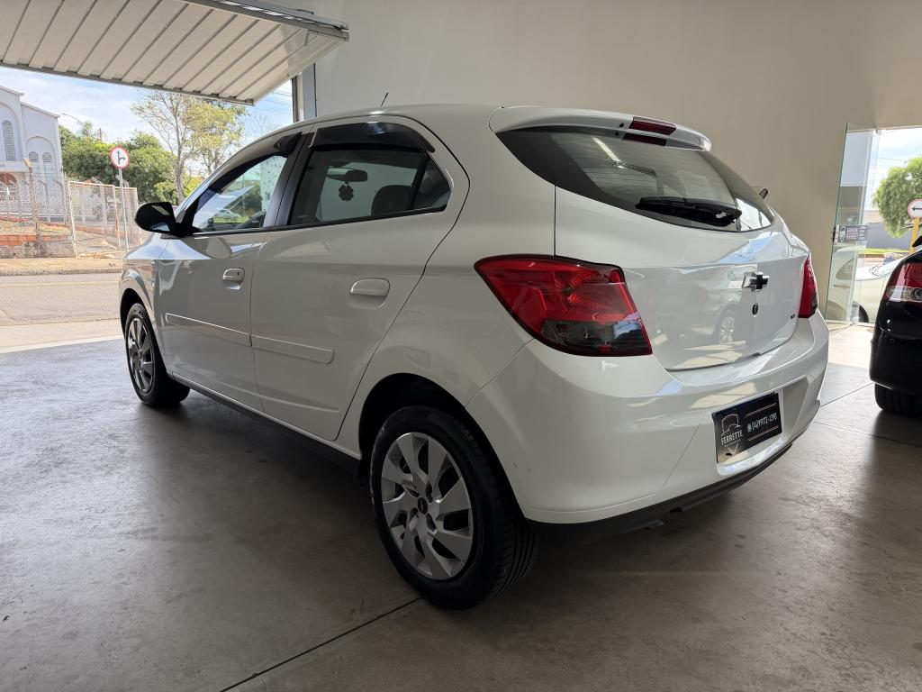 CHEVROLET Onix Hatch - Foto