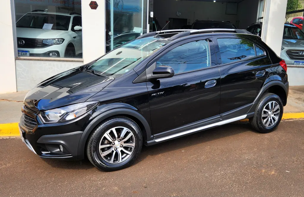 CHEVROLET Onix Hatch - Foto