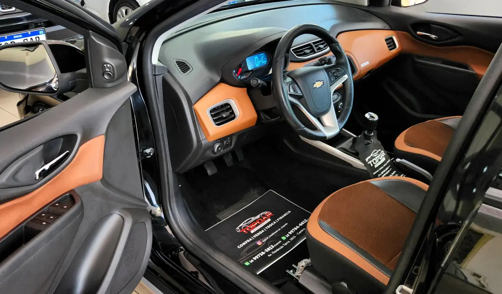 CHEVROLET Onix Hatch - Foto