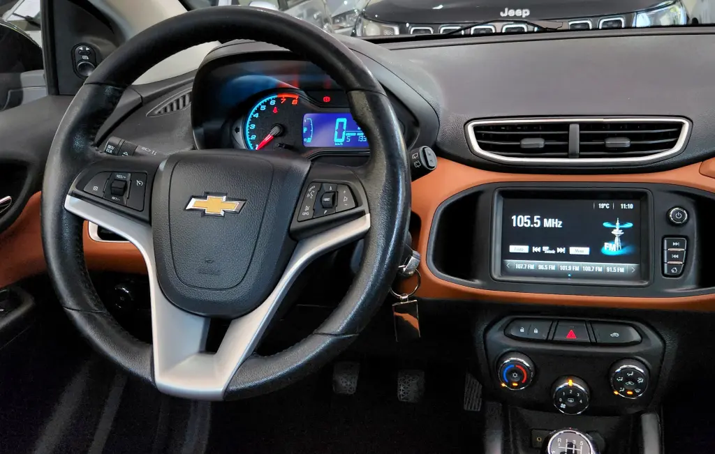 CHEVROLET Onix Hatch - Foto