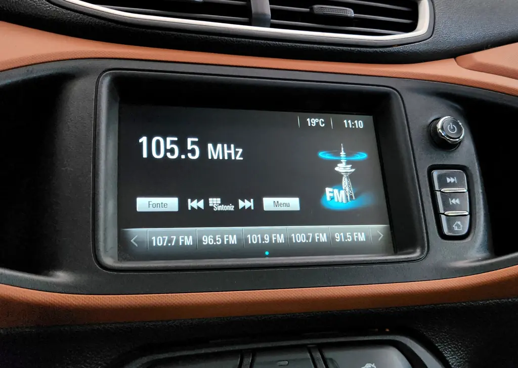 CHEVROLET Onix Hatch - Foto
