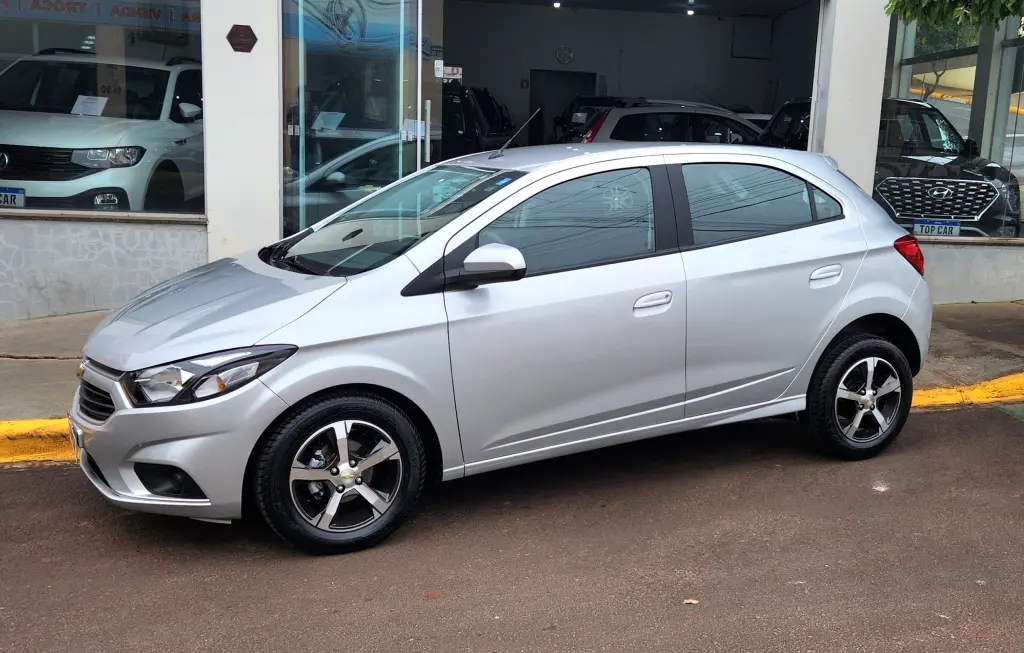 CHEVROLET Onix Hatch - Foto