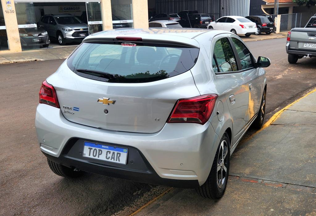 CHEVROLET Onix Hatch - Foto