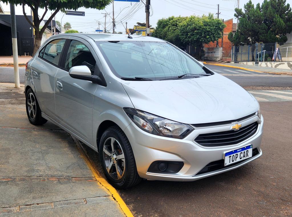 CHEVROLET Onix Hatch - Foto