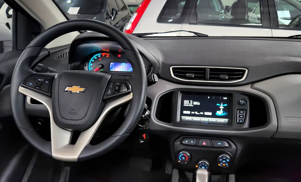 CHEVROLET Onix Hatch - Foto