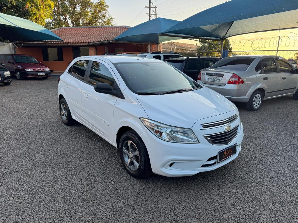 CHEVROLET Onix Hatch - Foto