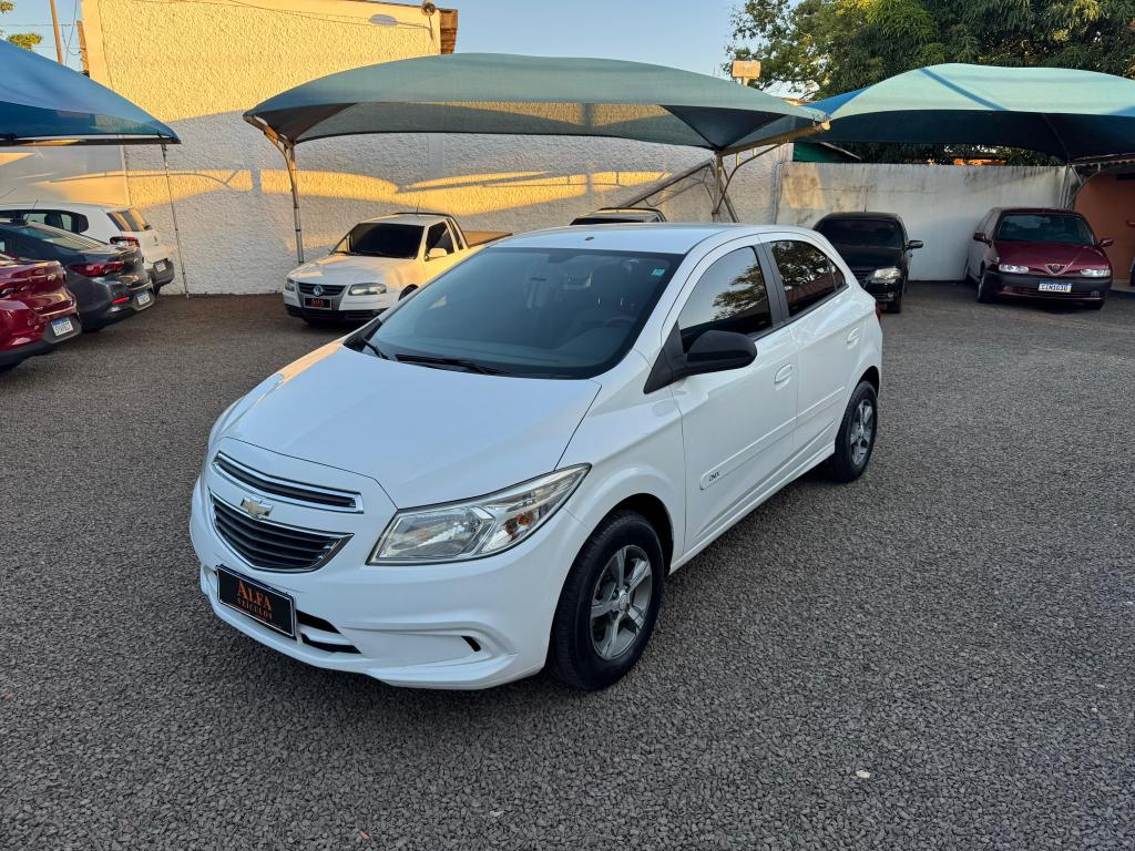 CHEVROLET Onix Hatch - Foto