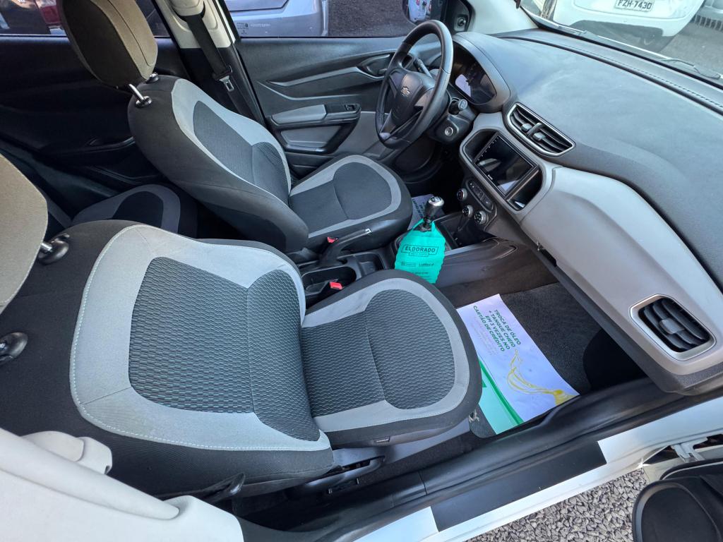 CHEVROLET Onix Hatch - Foto
