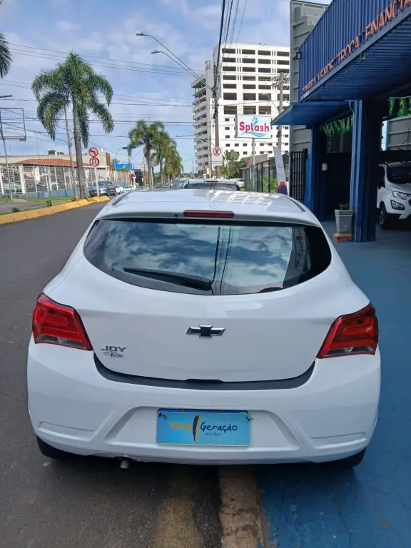 CHEVROLET Onix Hatch - Foto