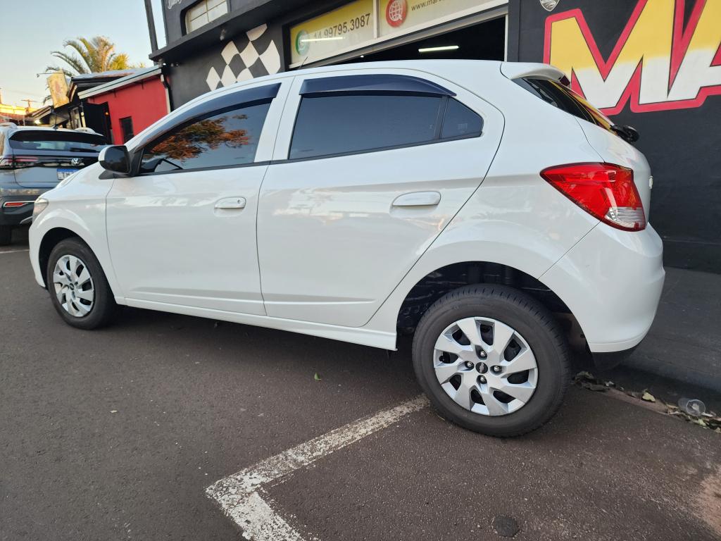 CHEVROLET Onix Hatch - Foto