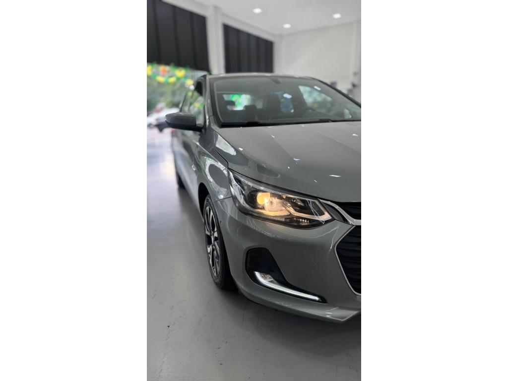 CHEVROLET Onix Hatch - Foto