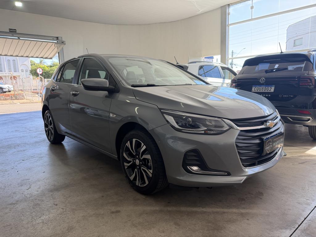 CHEVROLET Onix Hatch - Foto