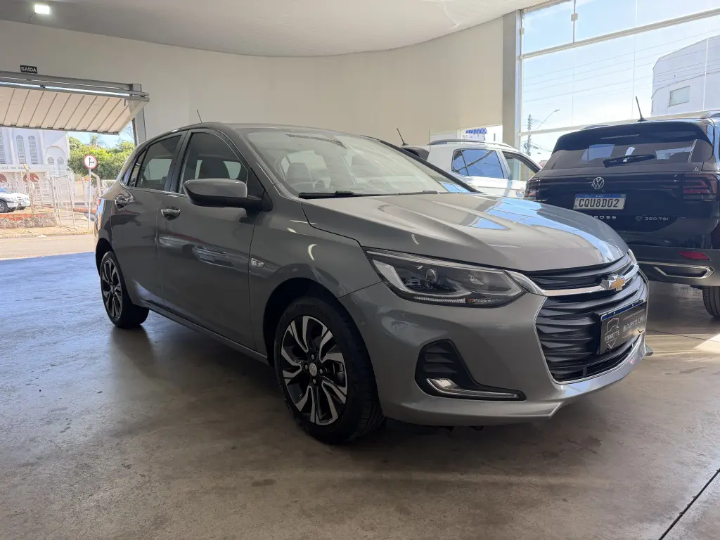 CHEVROLET Onix Hatch - Foto