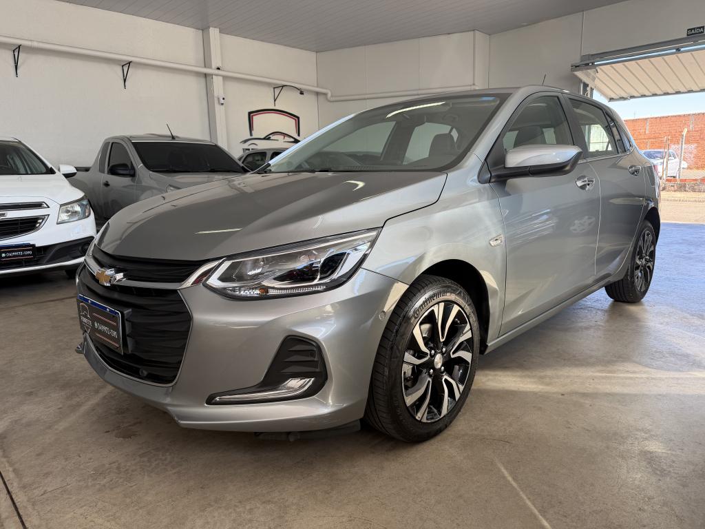 CHEVROLET Onix Hatch - Foto