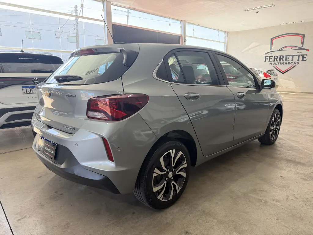 CHEVROLET Onix Hatch - Foto