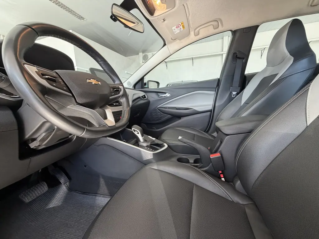 CHEVROLET Onix Hatch - Foto