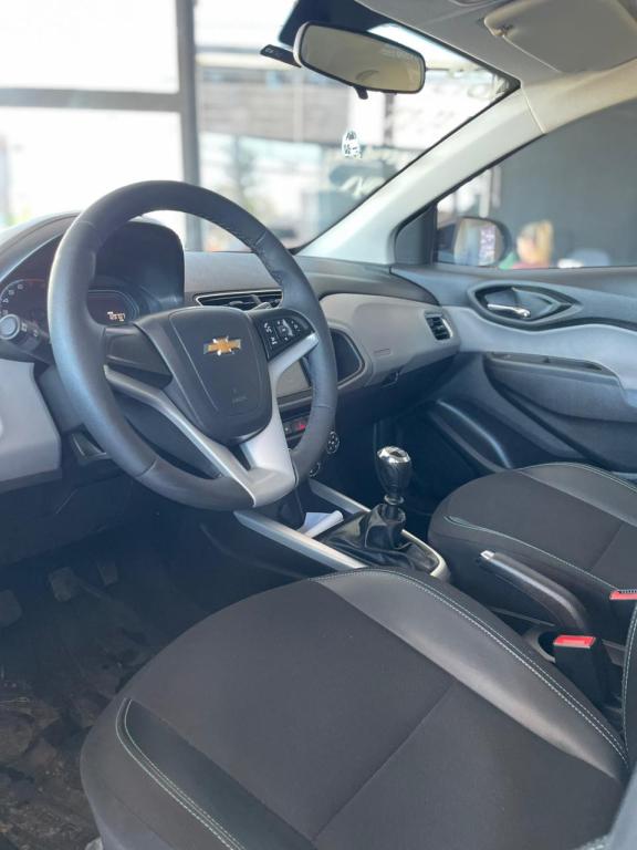 CHEVROLET Onix Hatch - Foto