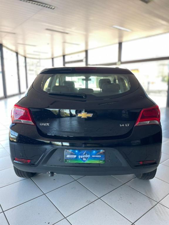CHEVROLET Onix Hatch - Foto