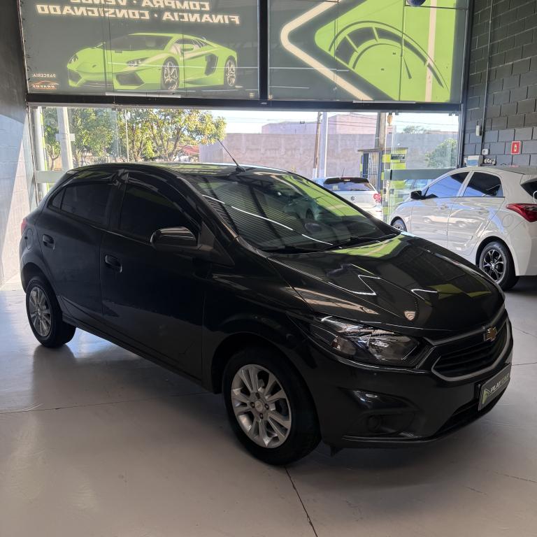 CHEVROLET Onix Hatch - Foto