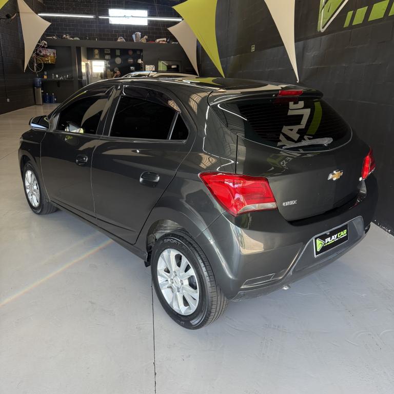 CHEVROLET Onix Hatch - Foto
