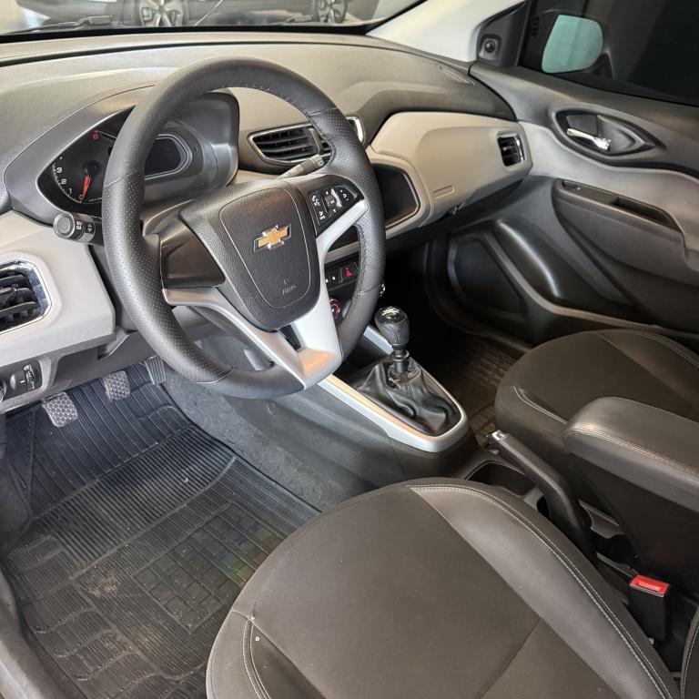CHEVROLET Onix Hatch - Foto